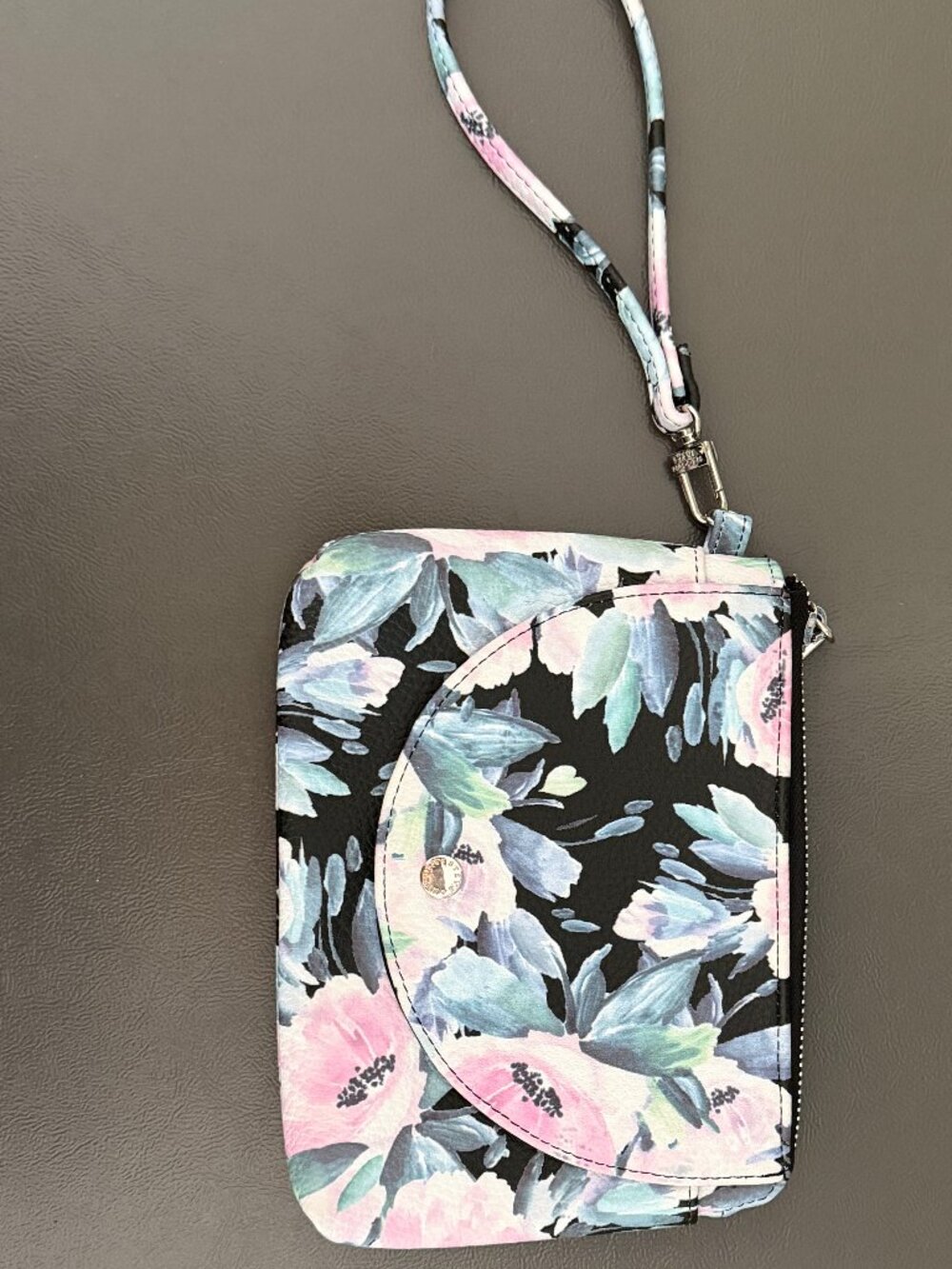 Like New Steve Madden Floral Wristlet Purse / Wallet